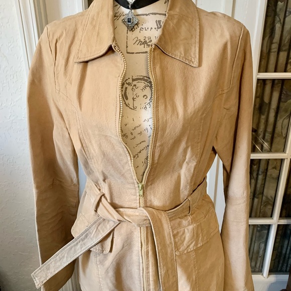 đź’•Beautiful Leather Jacket by Marcelle Renee - Picture 2 of 10